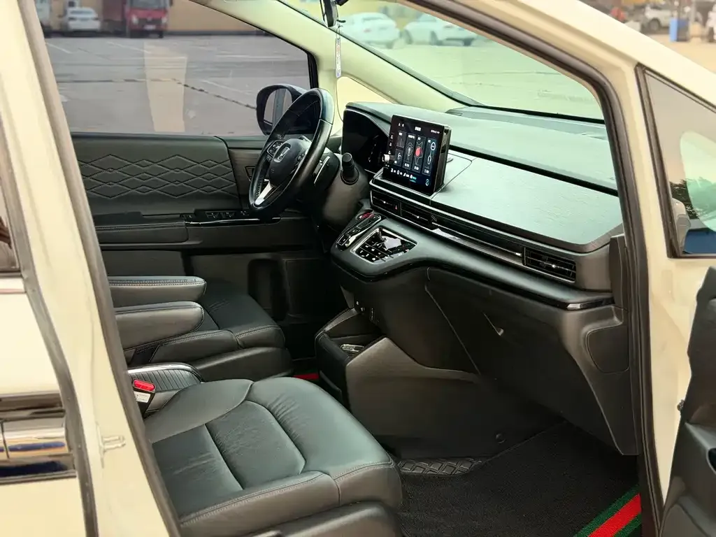 Honda Elysion 2023 из CN, фото 6