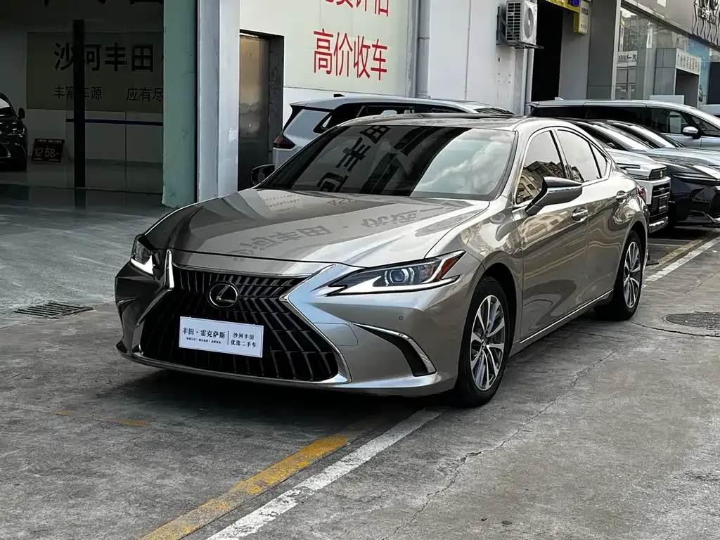 Lexus ES — фото 1
