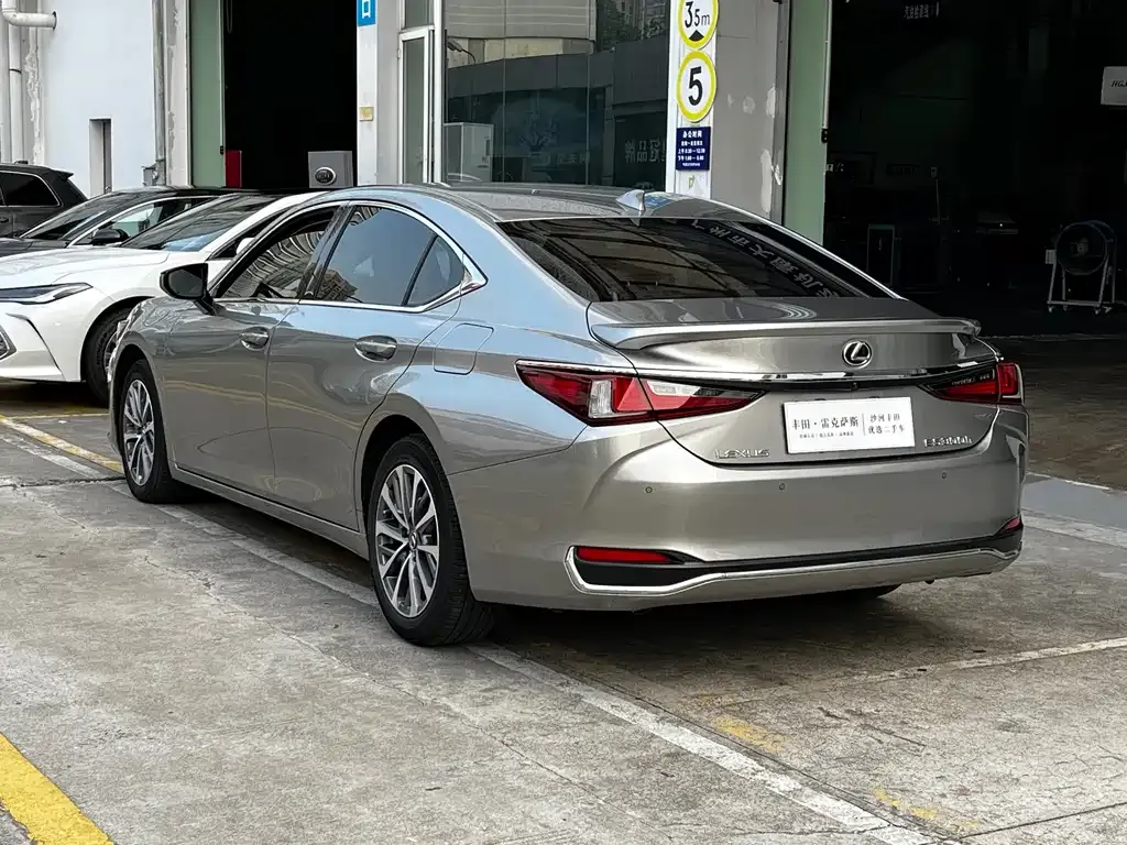 Lexus ES — фото 10
