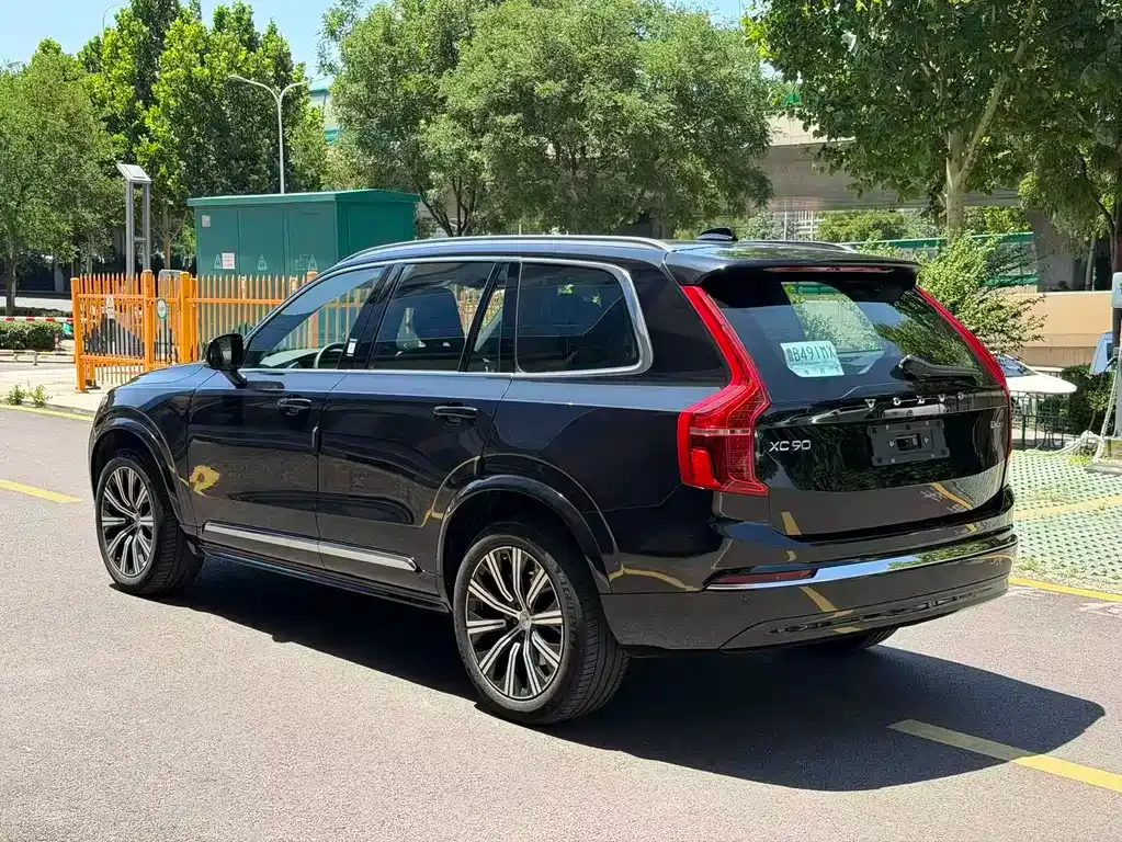 Volvo XC90 — фото 9