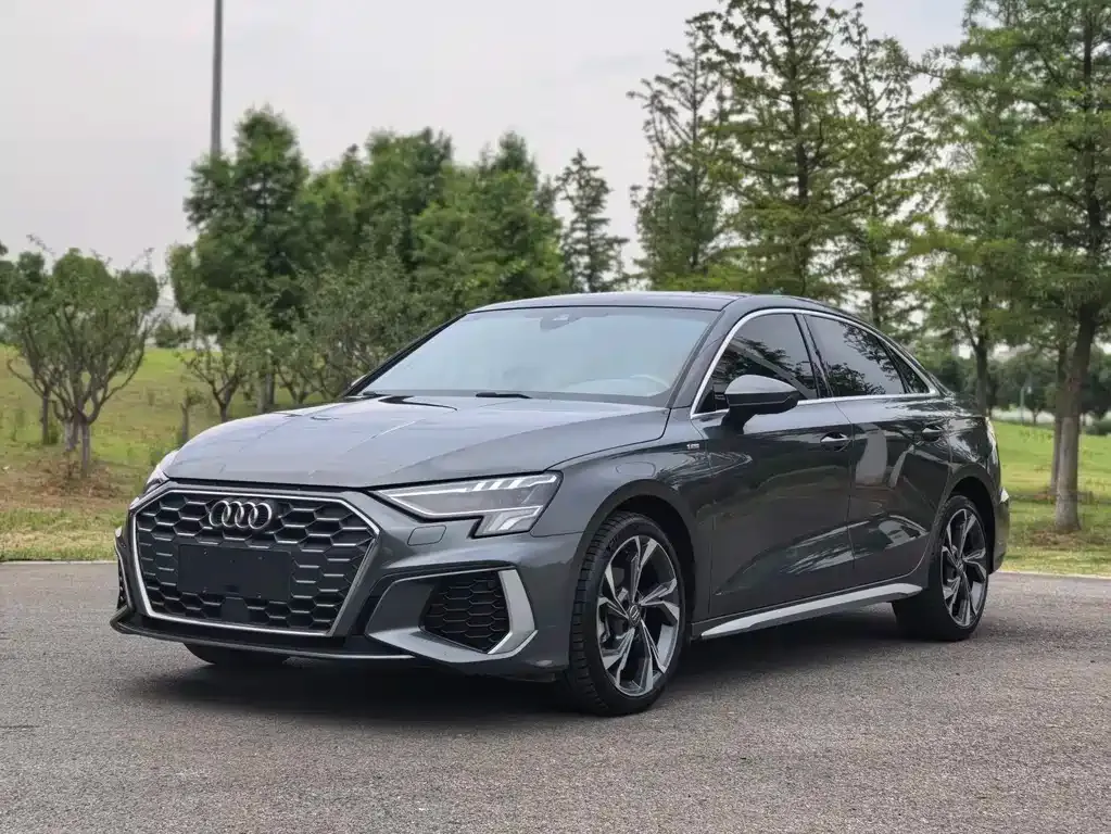 Audi A3 — фото 1