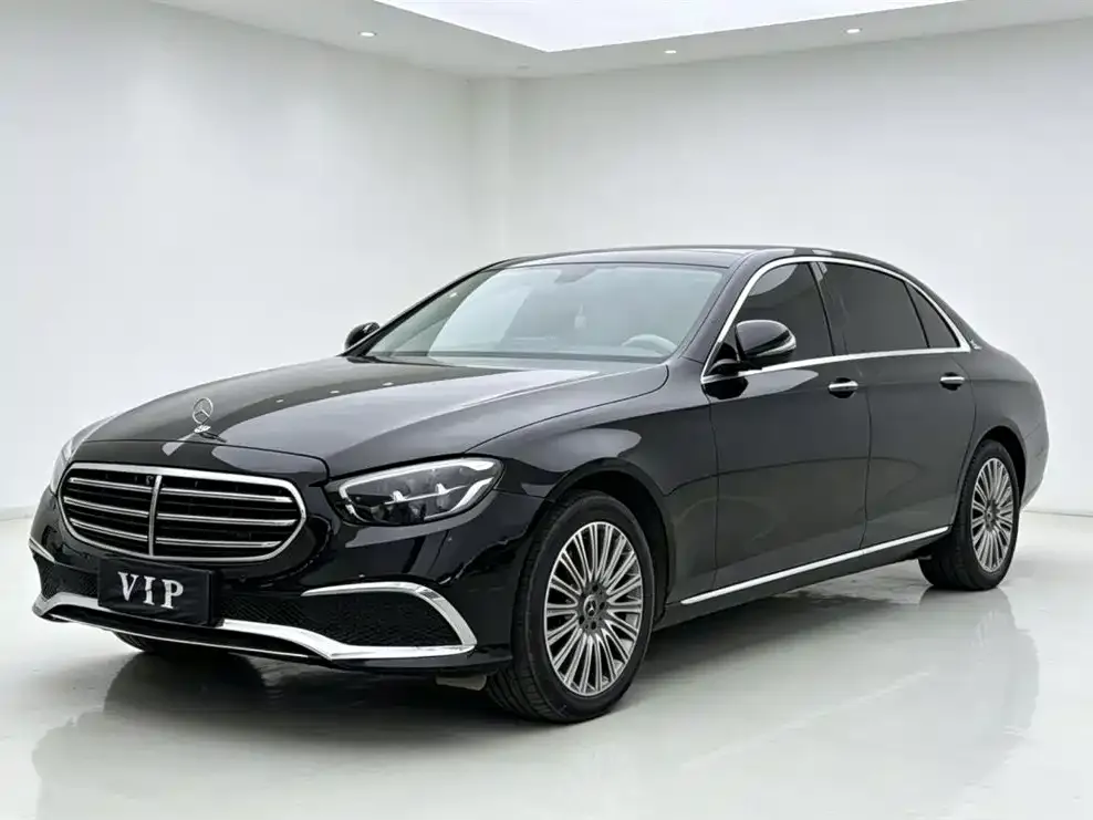 Mercedes-Benz E-Class — фото 1