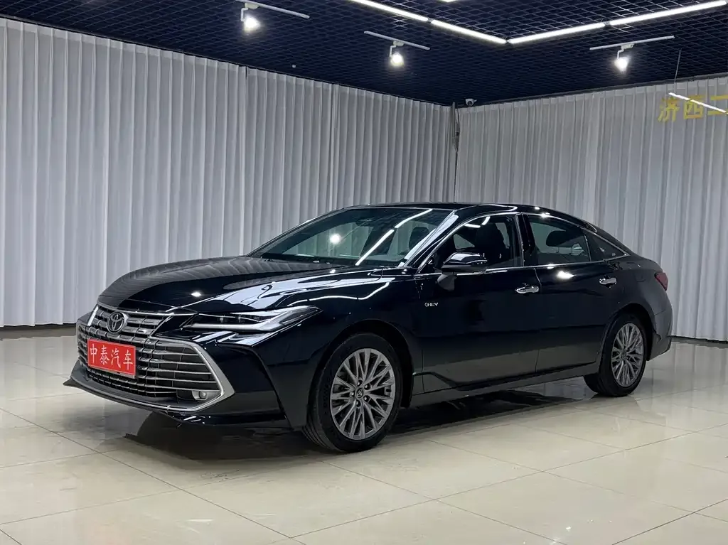 Toyota Avalon — фото 1