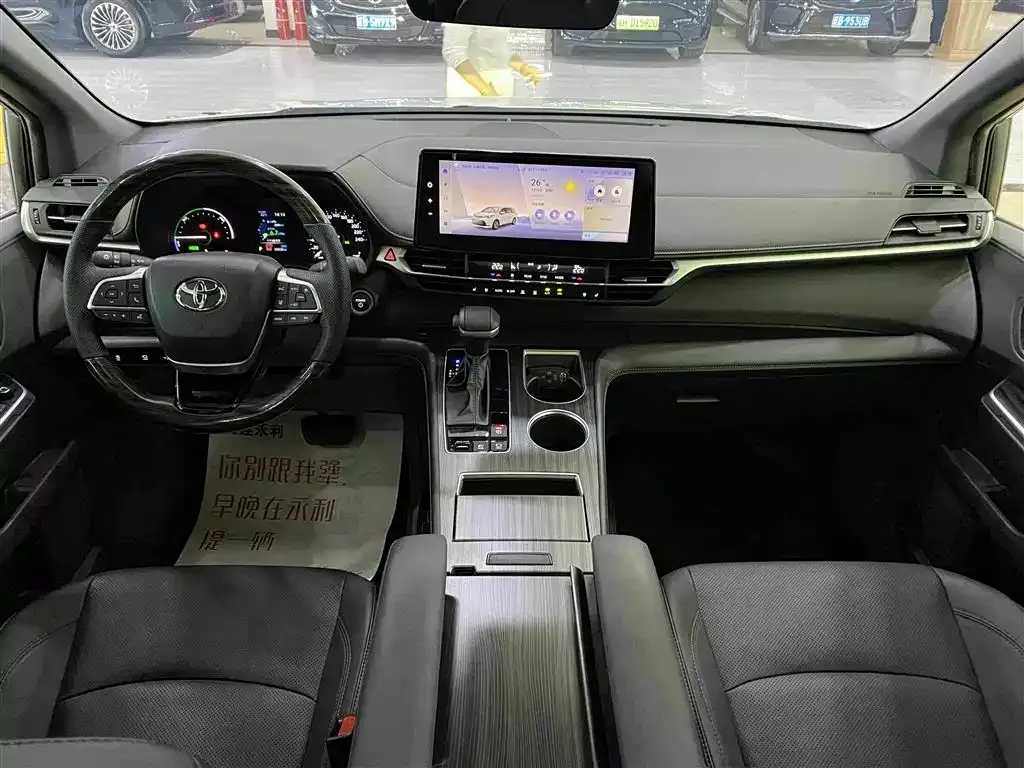Toyota Sienna — фото 10