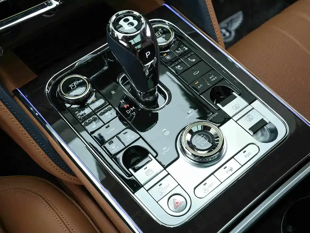 Bentley Flying Spur — фото 9