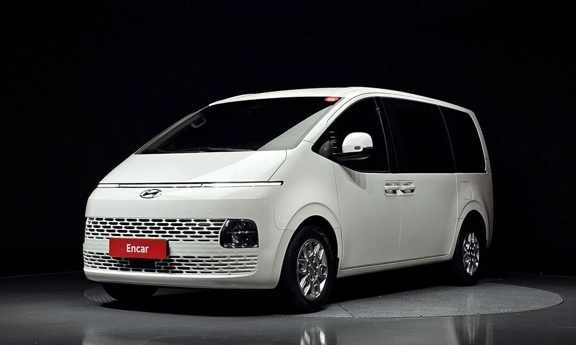 Hyundai Staria — фото 1