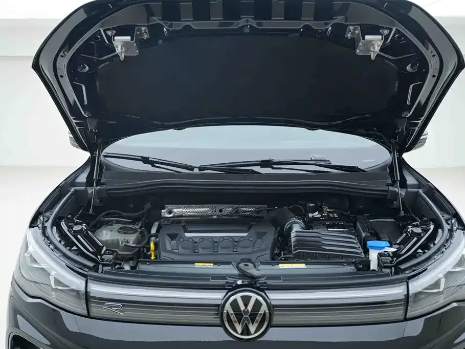 Volkswagen Tiguan L — фото 8