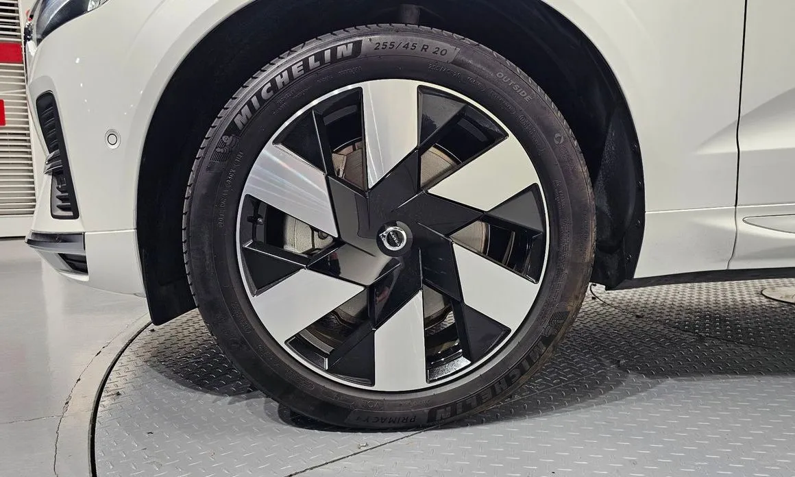 Volvo XC60 2024 из KR, фото 9