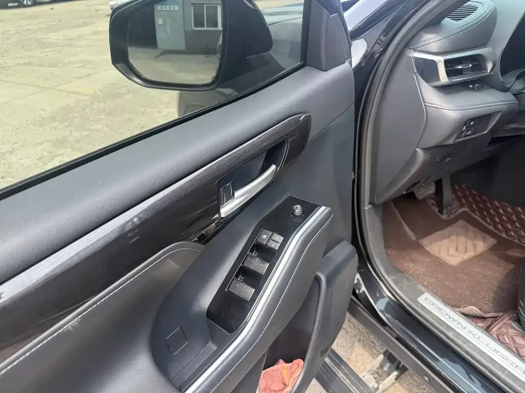 Toyota Crown Kluger 2023 из CN, фото 6