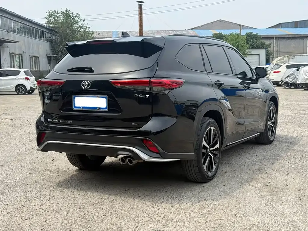 Toyota Crown Kluger 2023 из CN, фото 10