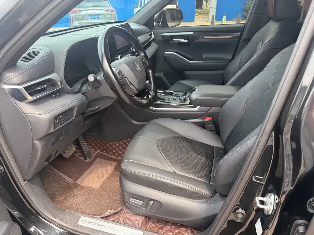 Toyota Crown Kluger 2023 из CN, фото 3