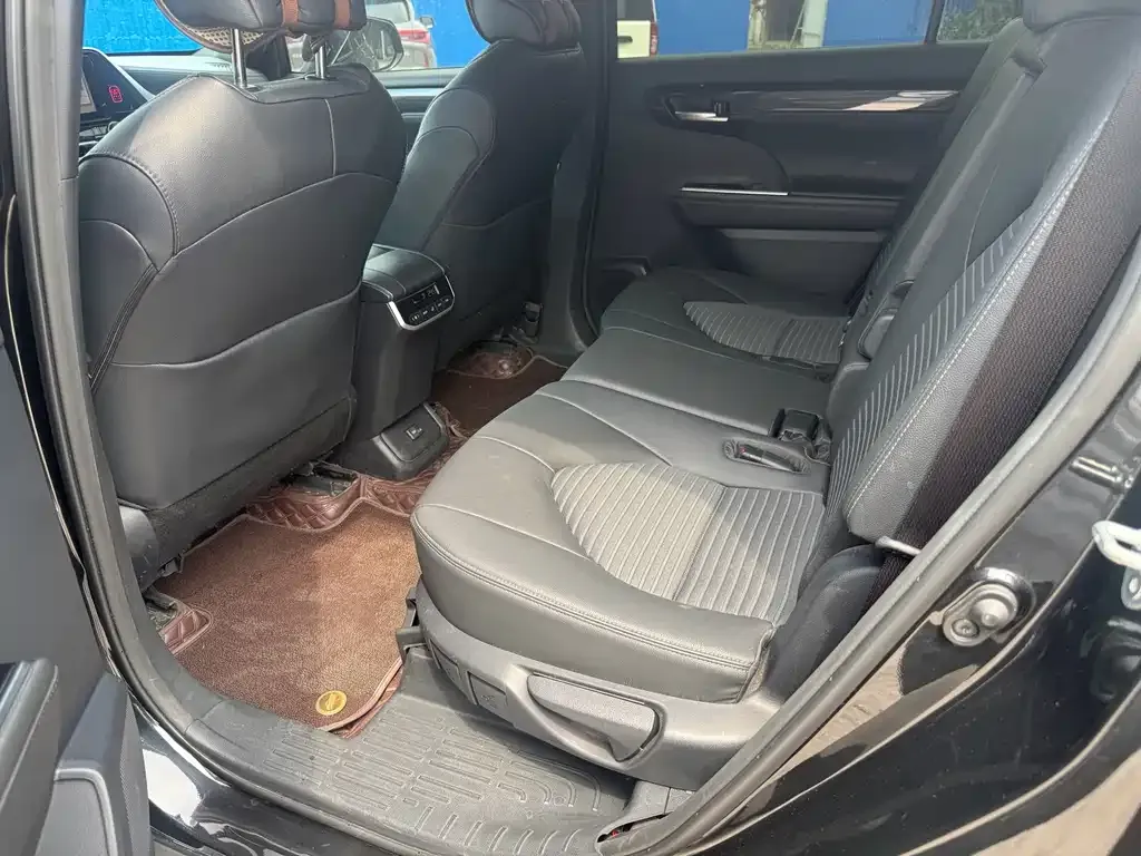 Toyota Crown Kluger 2023 из CN, фото 7