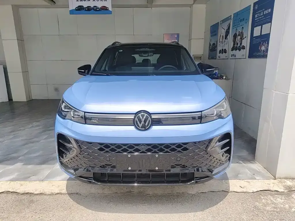 Volkswagen Tiguan L — фото 9