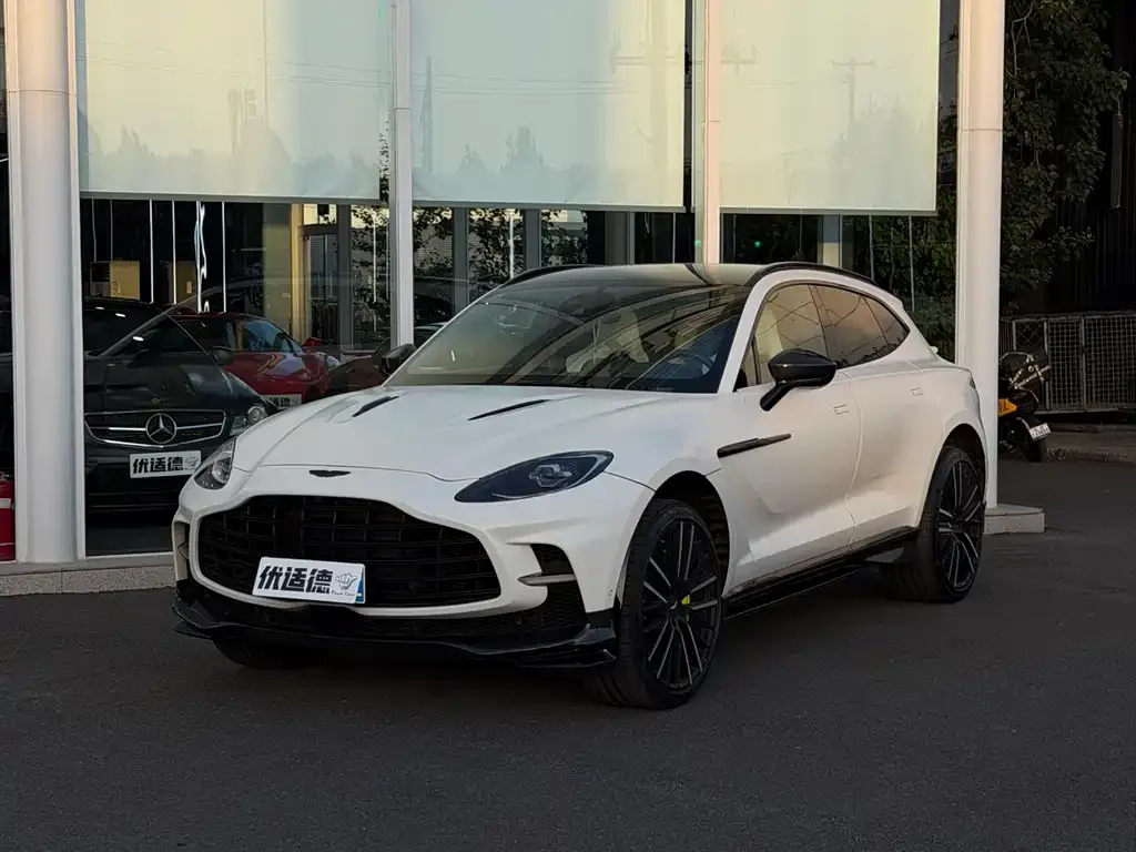 Aston Martin DBX — фото 1