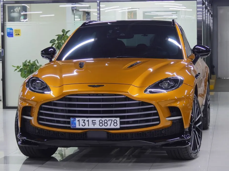 Aston Martin DBX — фото 1