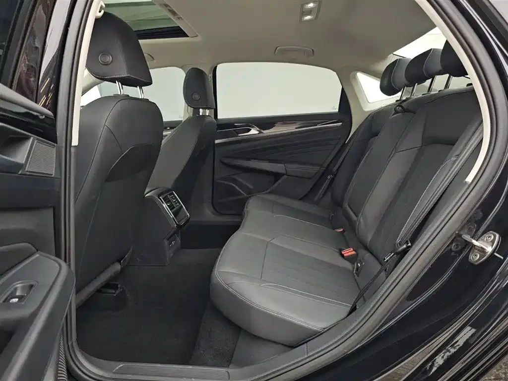 Volkswagen Passat 2025 из CN, фото 2