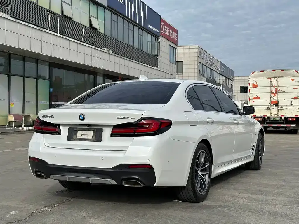 BMW 5 Series New Energy — фото 10