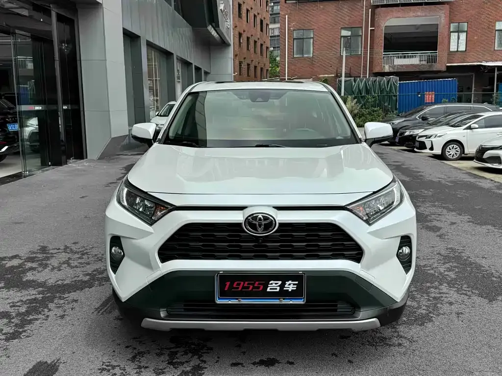 Toyota RAV4 — фото 5