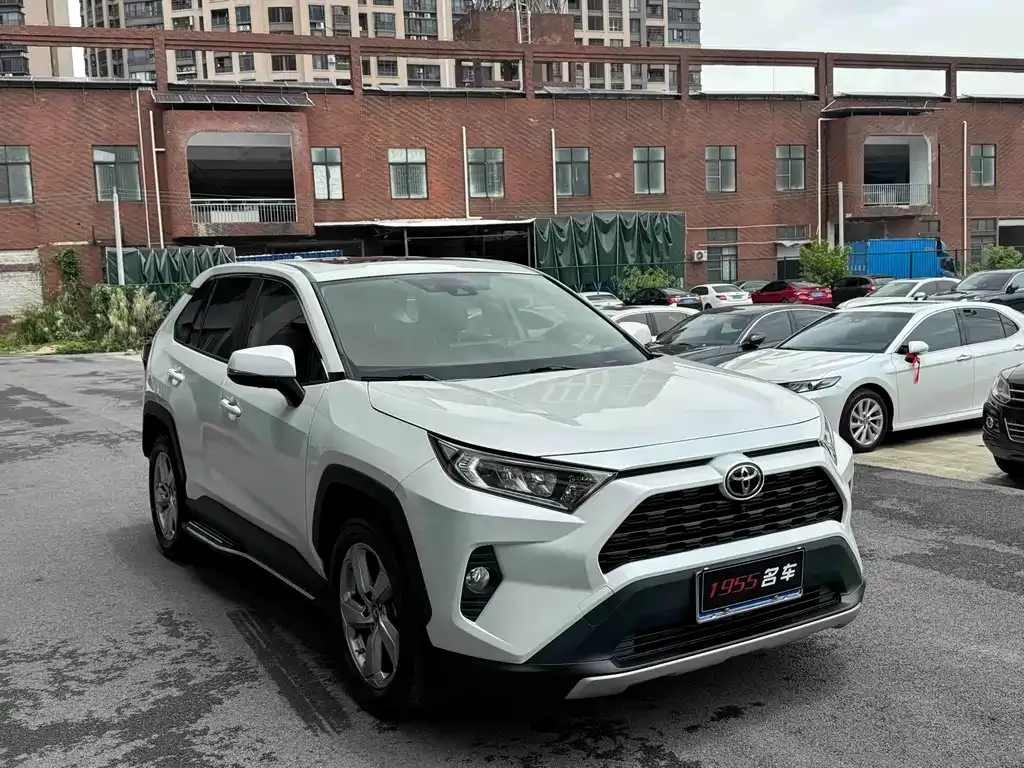 Toyota RAV4 — фото 4