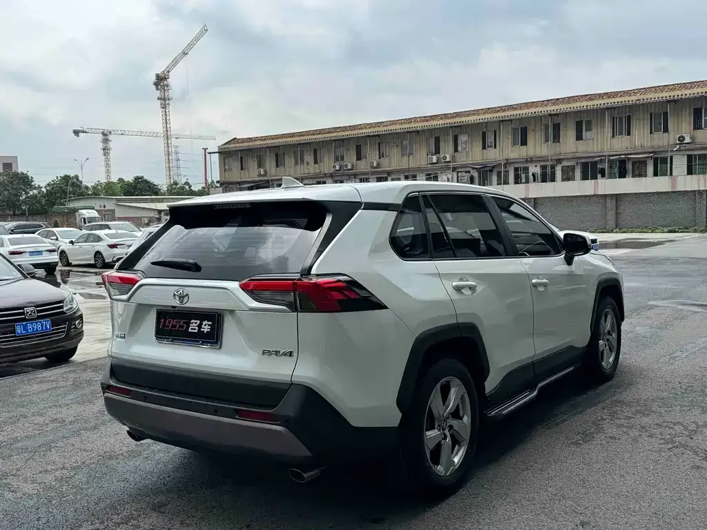 Toyota RAV4 — фото 3