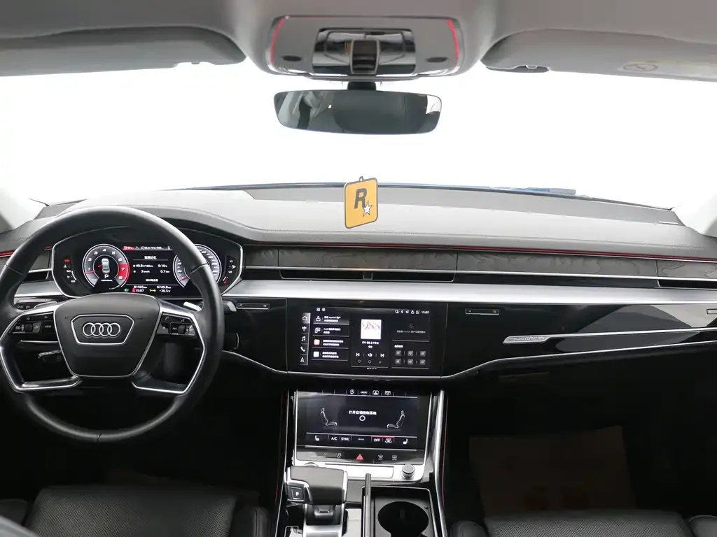 Audi A8 — фото 5