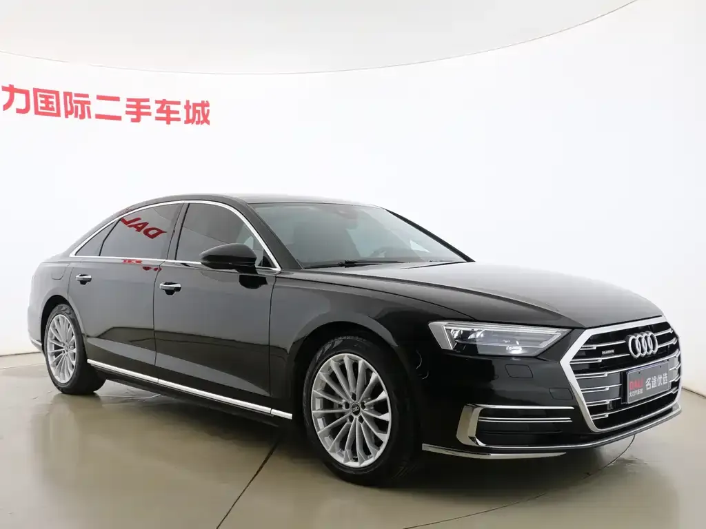 Audi A8 — фото 6