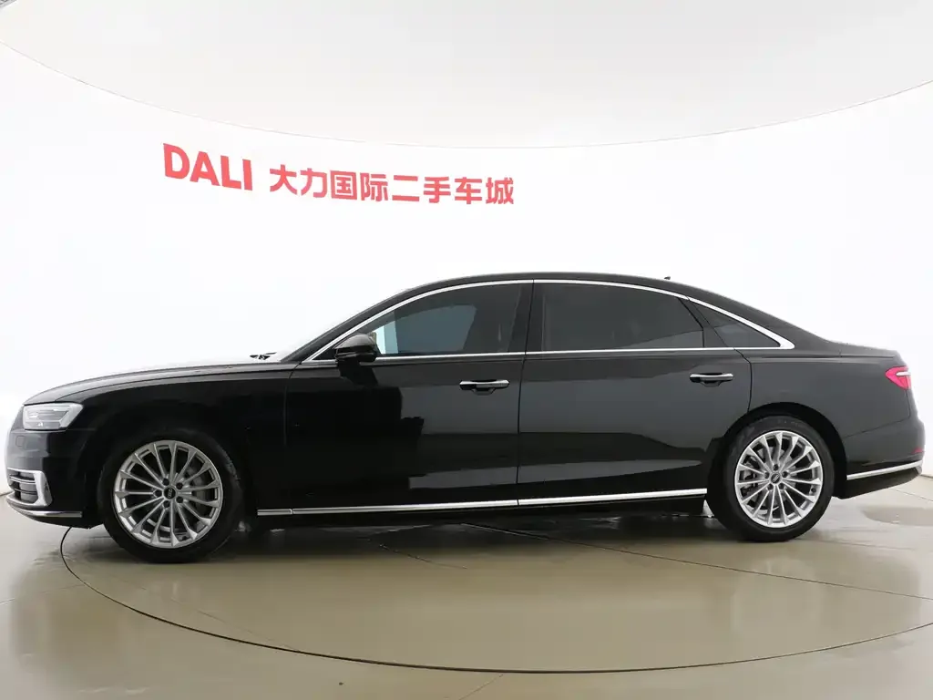 Audi A8 — фото 10