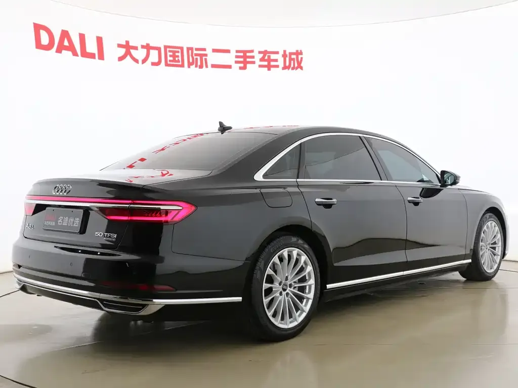Audi A8 — фото 9