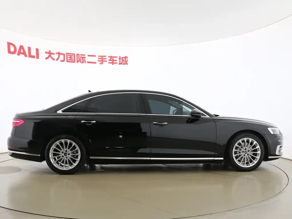 Audi A8 — фото 2