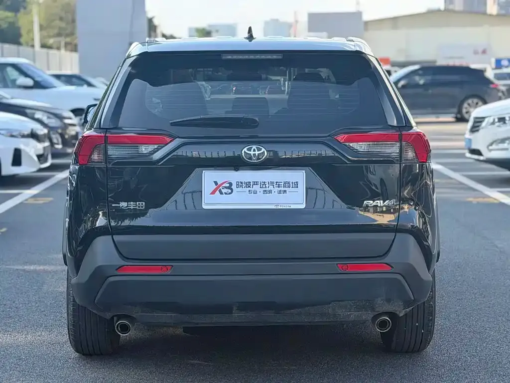 Toyota RAV4 — фото 5