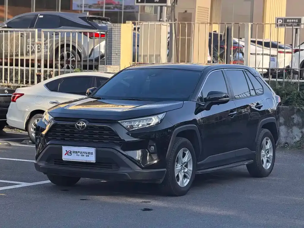 Toyota RAV4 — фото 9