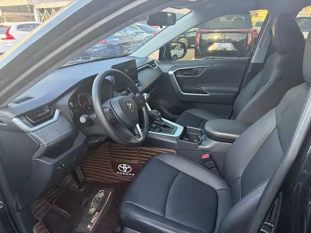 Toyota RAV4 — фото 3