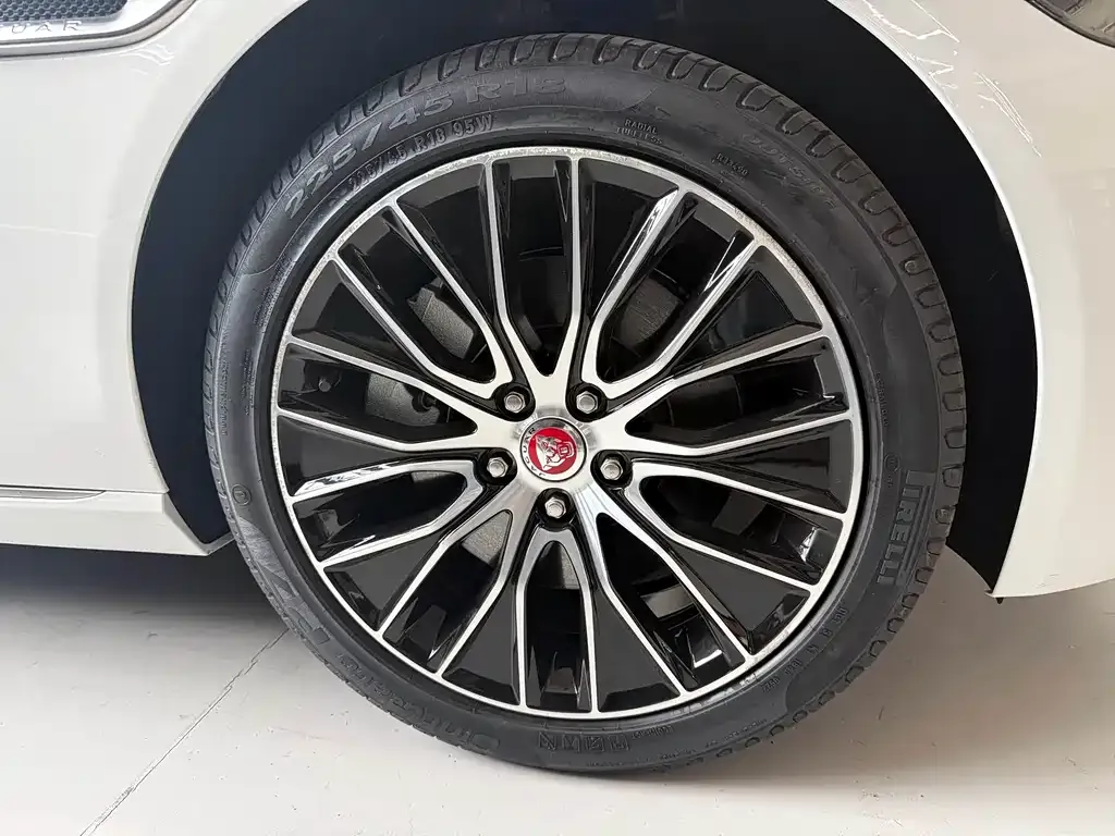Jaguar XEL — фото 10