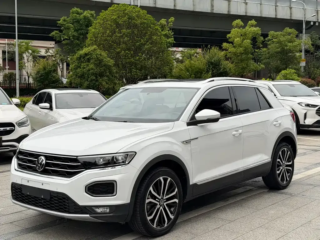 Volkswagen T-Roc — фото 1