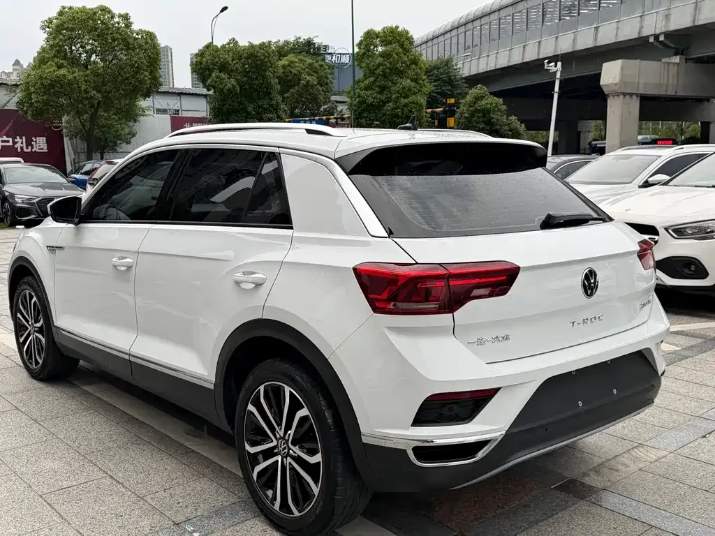 Volkswagen T-Roc — фото 8