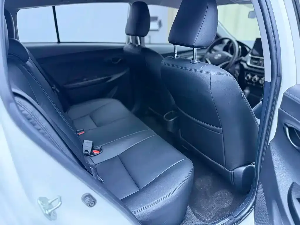 Toyota Yaris L — фото 6