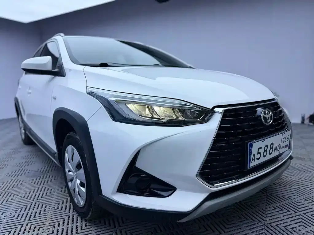 Toyota Yaris L — фото 5