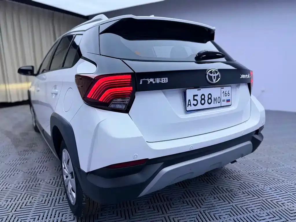 Toyota Yaris L — фото 3