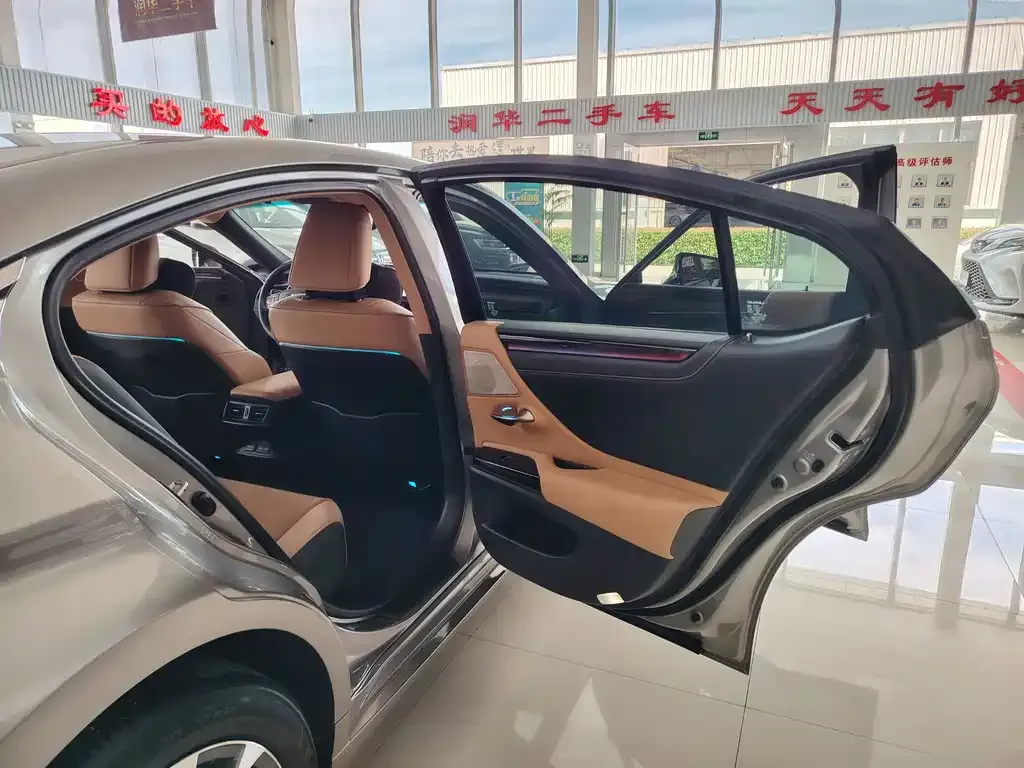 Lexus ES 2023 из CN, фото 3