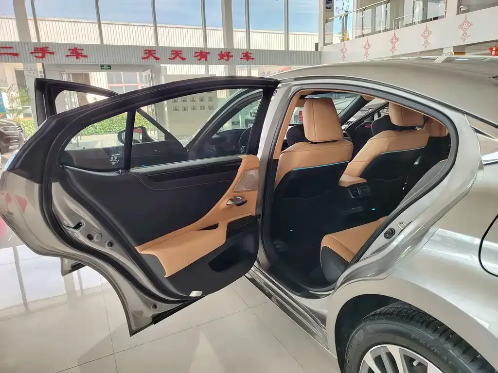 Lexus ES 2023 из CN, фото 8