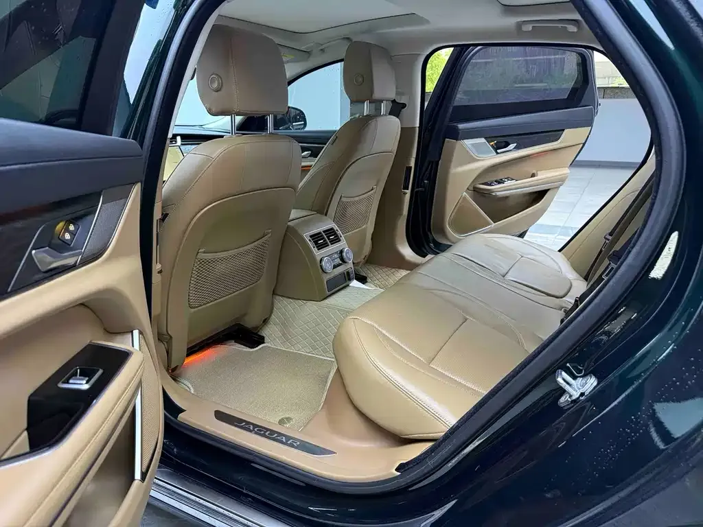 Jaguar XFL — фото 8