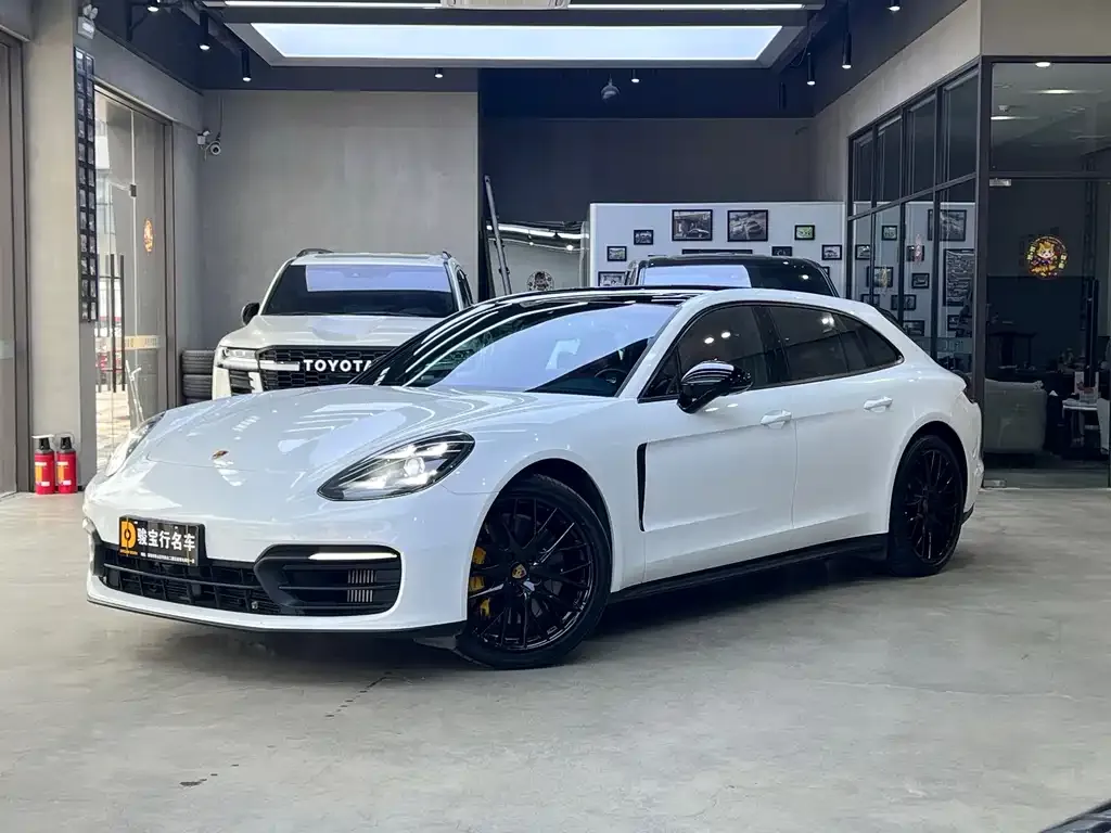 Porsche Panamera — фото 1