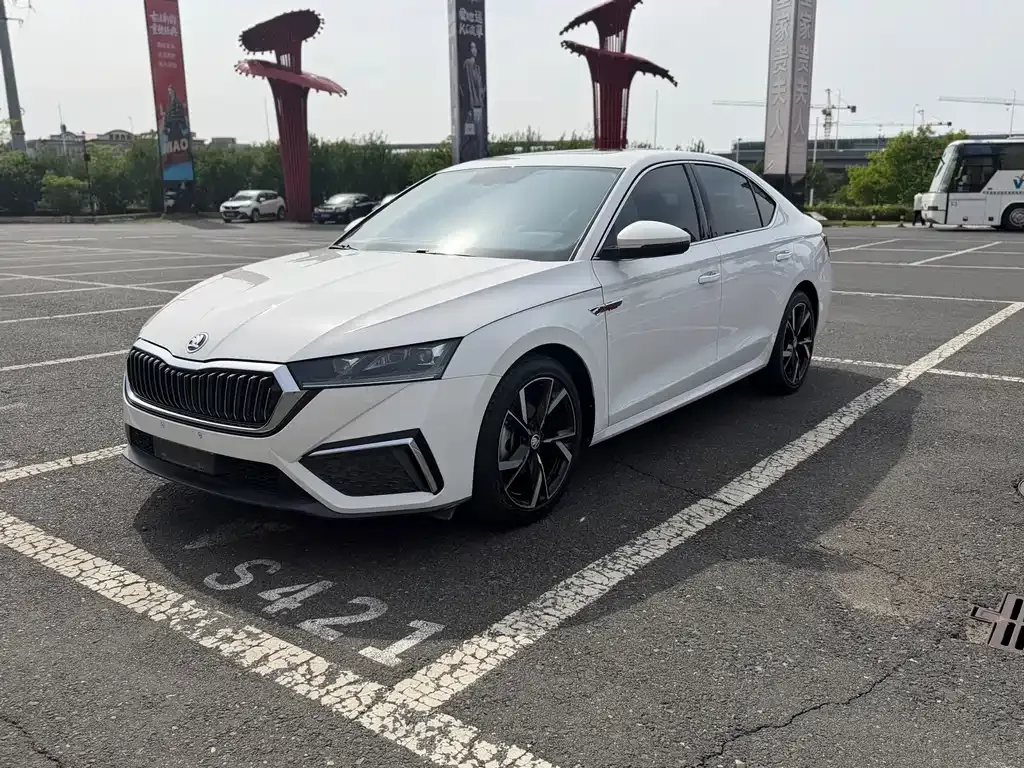 Skoda Octavia — фото 1
