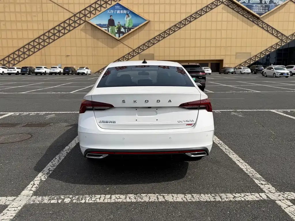 Skoda Octavia — фото 5