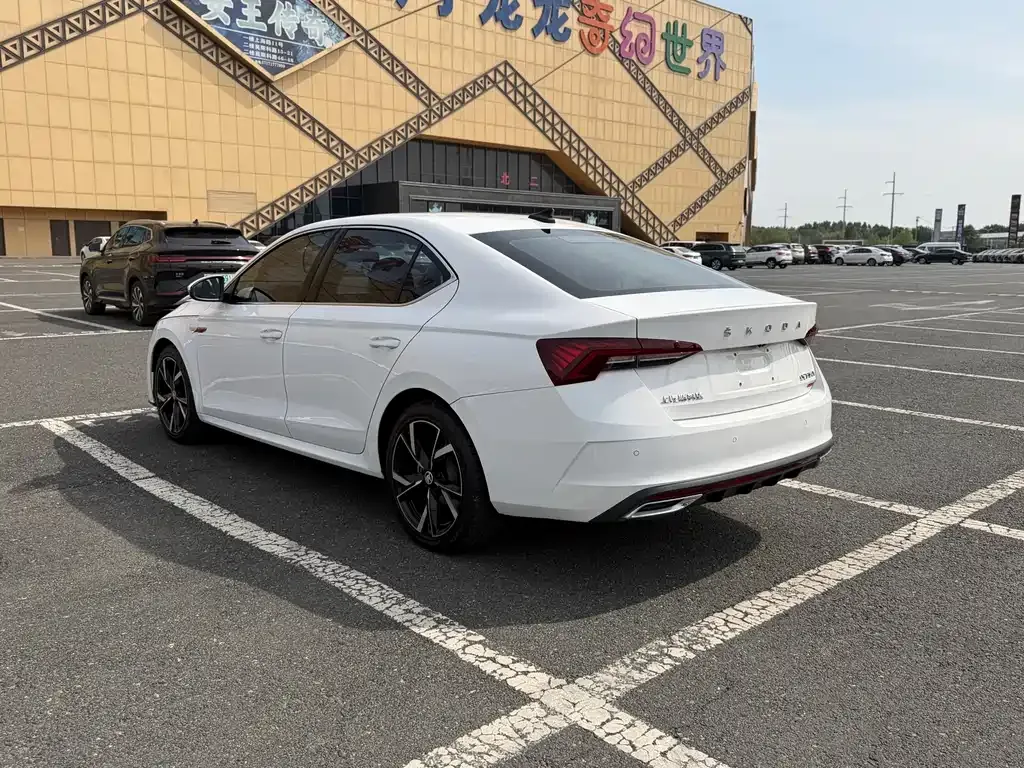Skoda Octavia — фото 8