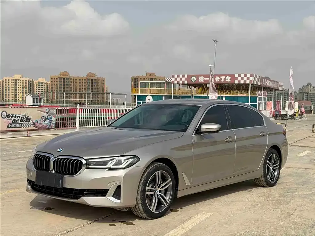 BMW 5 Series — фото 1
