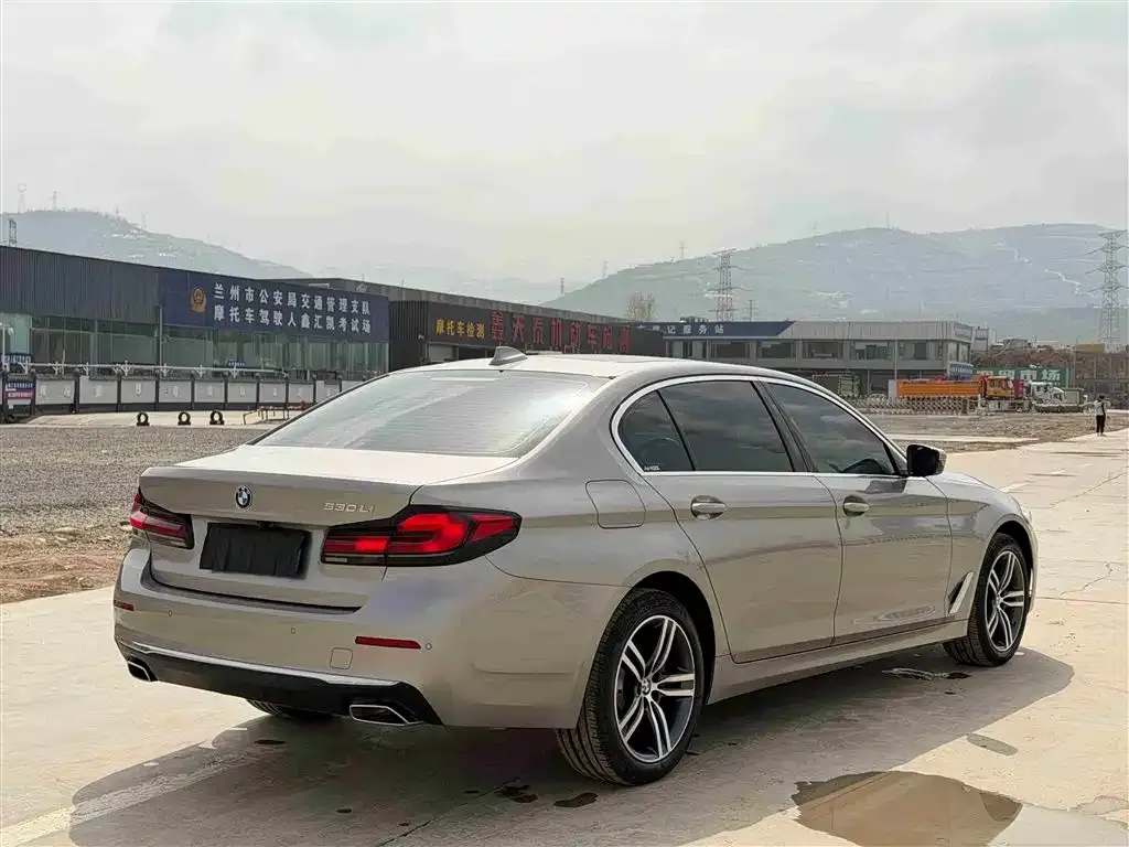 BMW 5 Series — фото 2