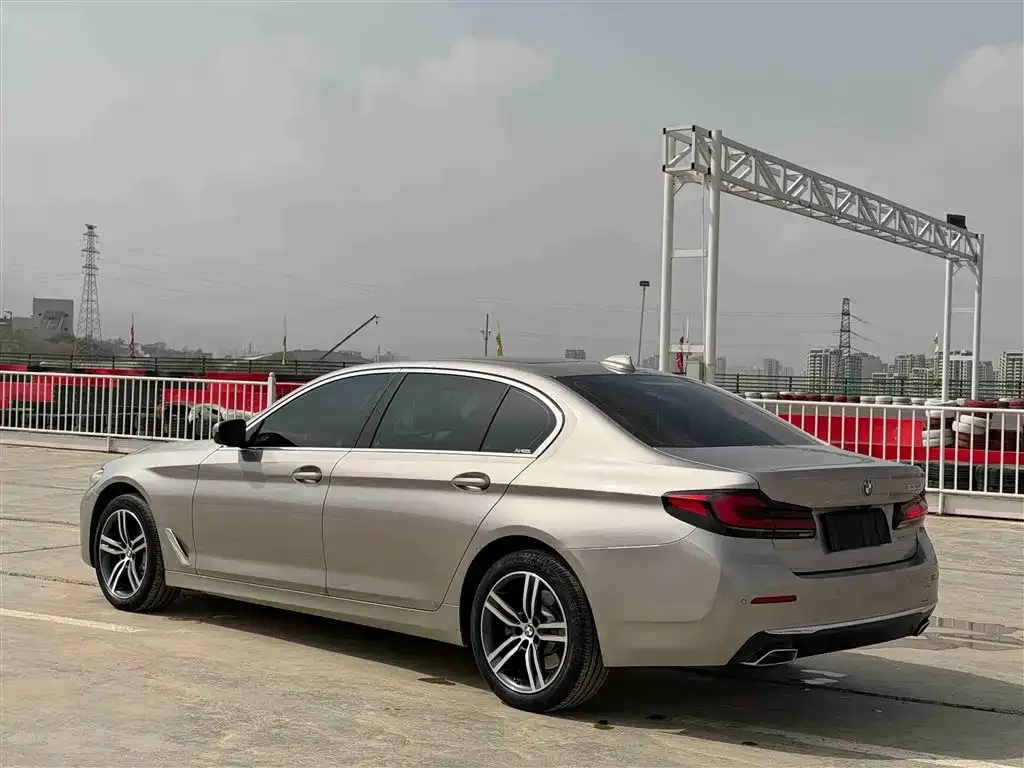 BMW 5 Series — фото 3