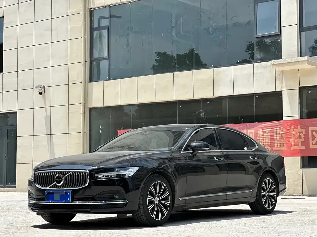 Volvo S90 — фото 1