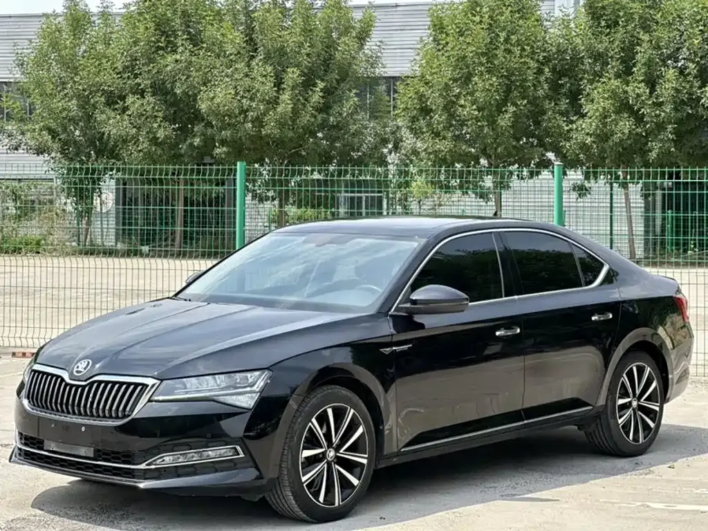 Skoda Superb — фото 2